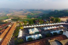 Vista aerea della fiera del tartufo di Moncalvo